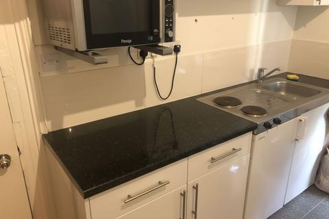 1 bedroom in a house share to rent, Lansdowne Place, Hove, BN3