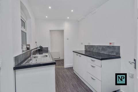 2 bedroom terraced house to rent, Tamworth Road, Kingsbury, B78