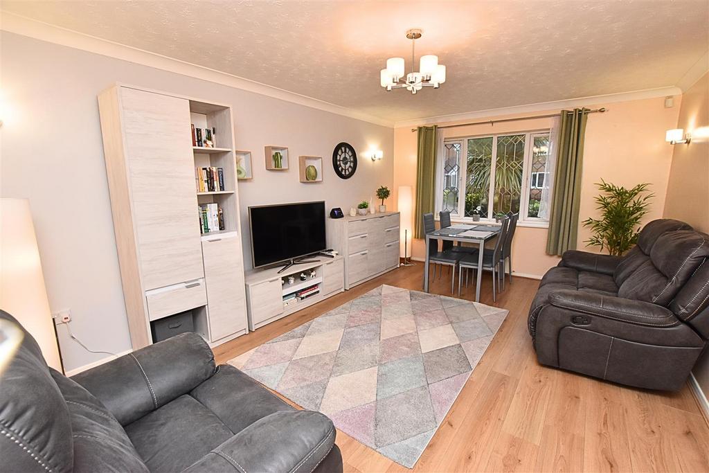 Lounge/dining room