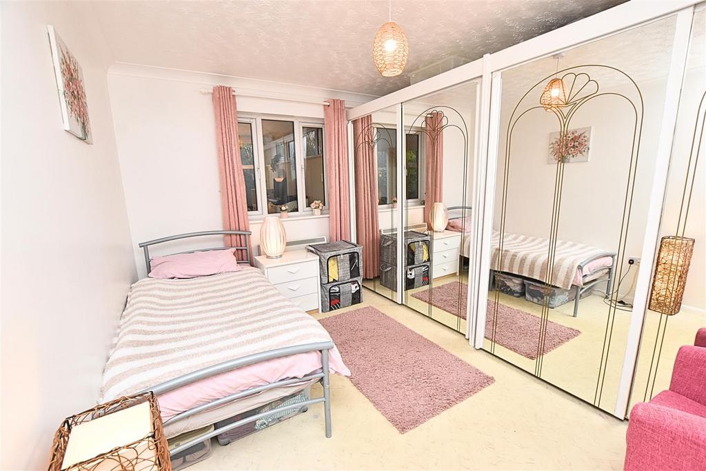 Bedroom 1 (rear)