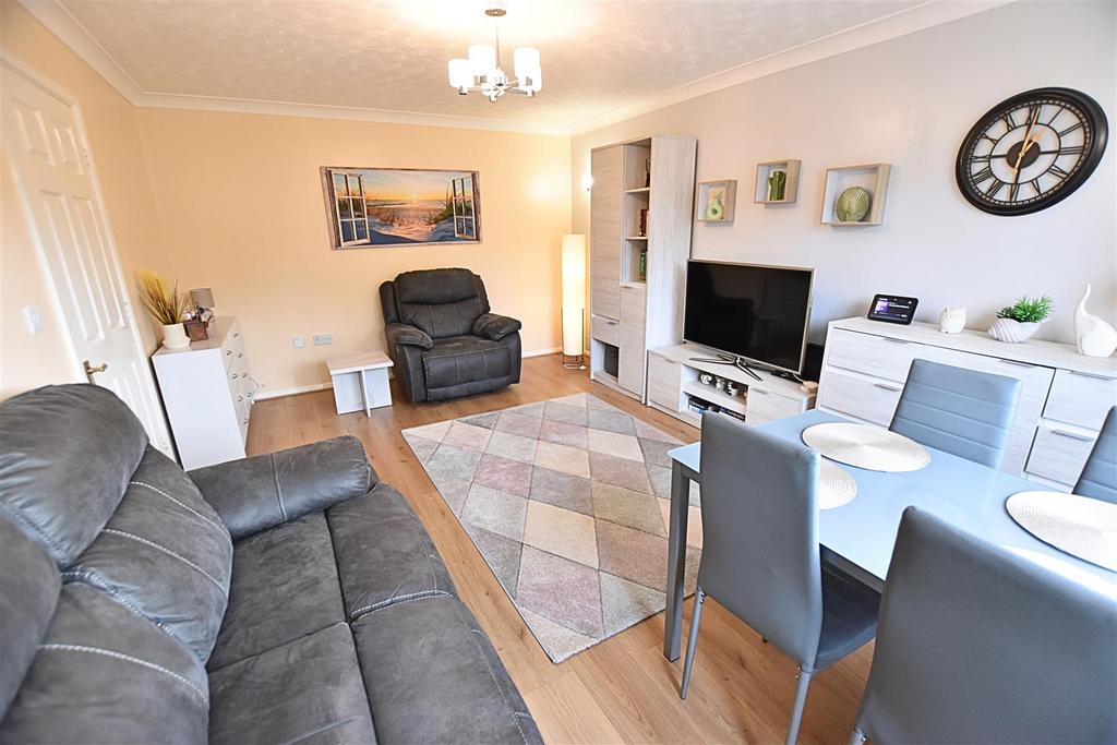 Lounge/dining room