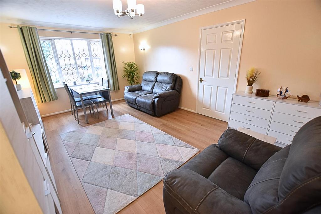 Lounge/dining room