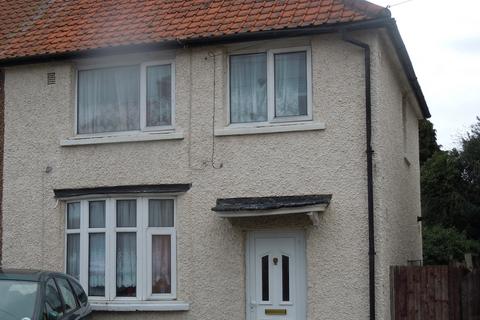 3 bedroom semi-detached house to rent - Hanover Circle, Hayes UB3