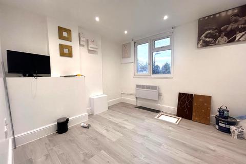 1 bedroom flat to rent, Hindhead Gardens, Northolt UB5