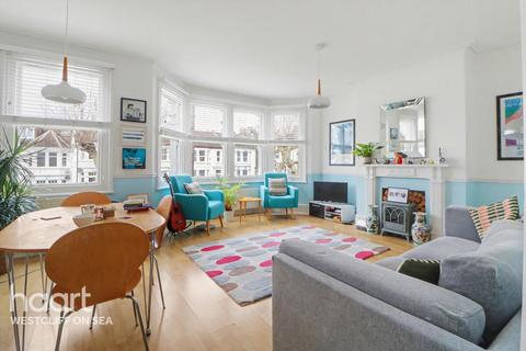 2 bedroom flat for sale, Seaforth Road, Westcliff-On-Sea