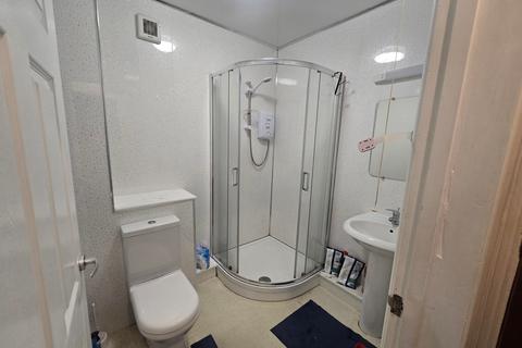 2 bedroom flat to rent, Brunswick Terrace, Torquay TQ1