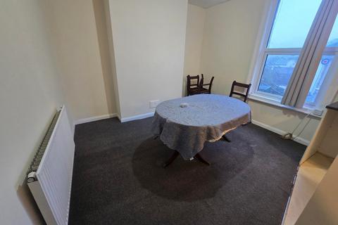 2 bedroom flat to rent, Brunswick Terrace, Torquay TQ1