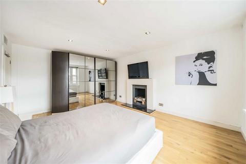 3 bedroom flat to rent, Ennismore Gardens, London SW7