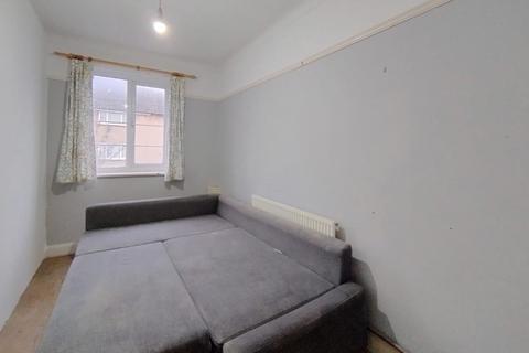 4 bedroom flat for sale, 6A Odeon Parade, Allendale Road, Greenford, Middlesex, UB6 0RS