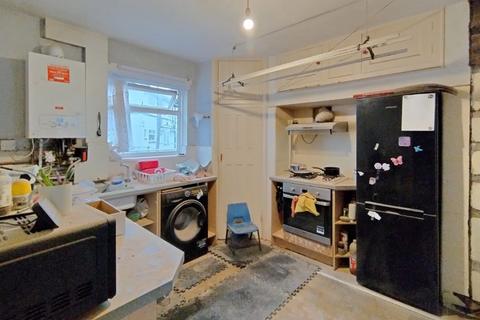 4 bedroom flat for sale, 6A Odeon Parade, Allendale Road, Greenford, Middlesex, UB6 0RS