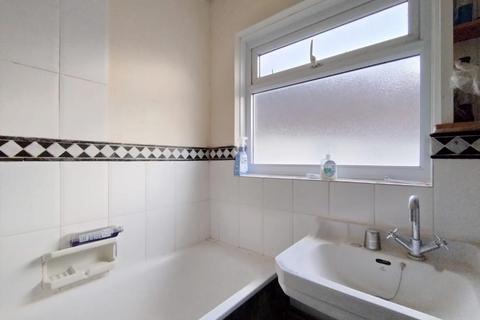 4 bedroom flat for sale, 6A Odeon Parade, Allendale Road, Greenford, Middlesex, UB6 0RS