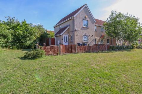 2 bedroom end of terrace house to rent, Stirling Way, Sutton, CB6