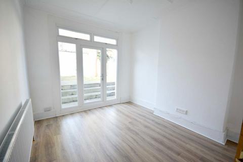 4 bedroom house to rent, Audley Road, London NW4