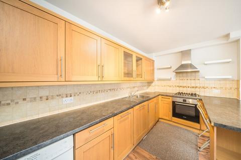 2 bedroom flat to rent, Tooting High Street, London SW17