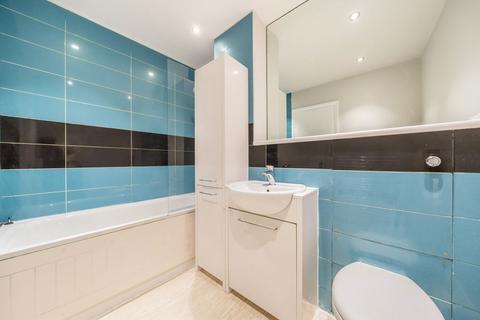 2 bedroom flat to rent, Tooting High Street, London SW17