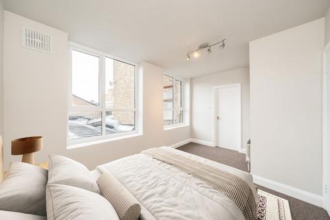 2 bedroom flat to rent, Tooting High Street, London SW17