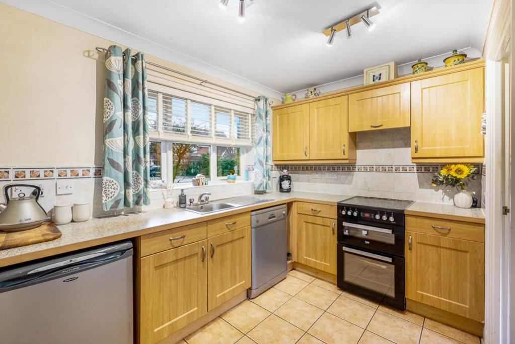 17 Saint James Way (Moulton Chapel)-14