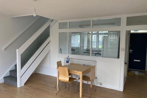 3 bedroom maisonette to rent, Voltaire, Sceaux Gardens, London, SE5