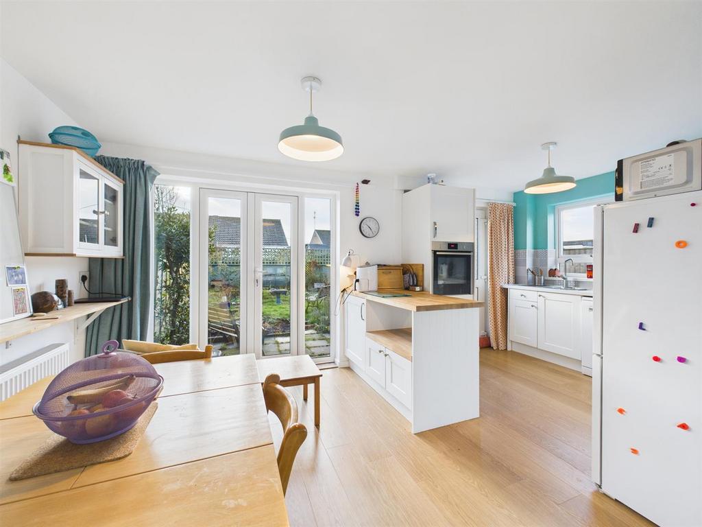 Kitchen: