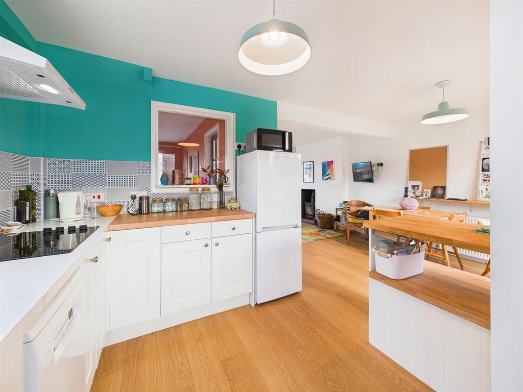 Kitchen: