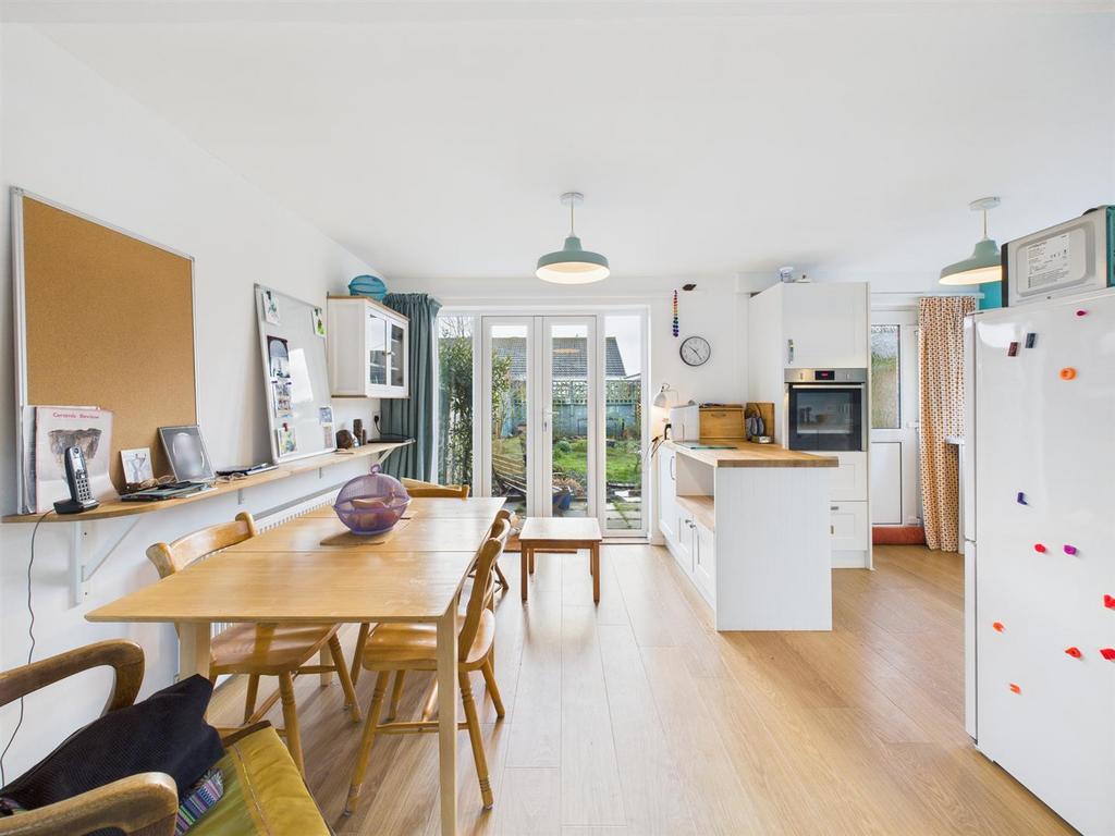 Kitchen: