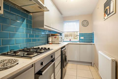 1 bedroom flat to rent, Slade Road, Chertsey KT16