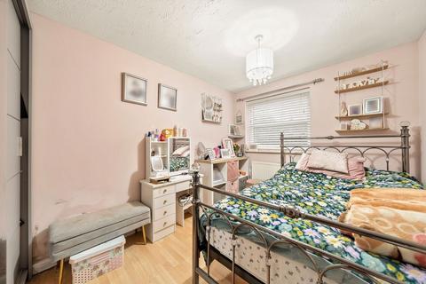 1 bedroom flat to rent, Slade Road, Chertsey KT16