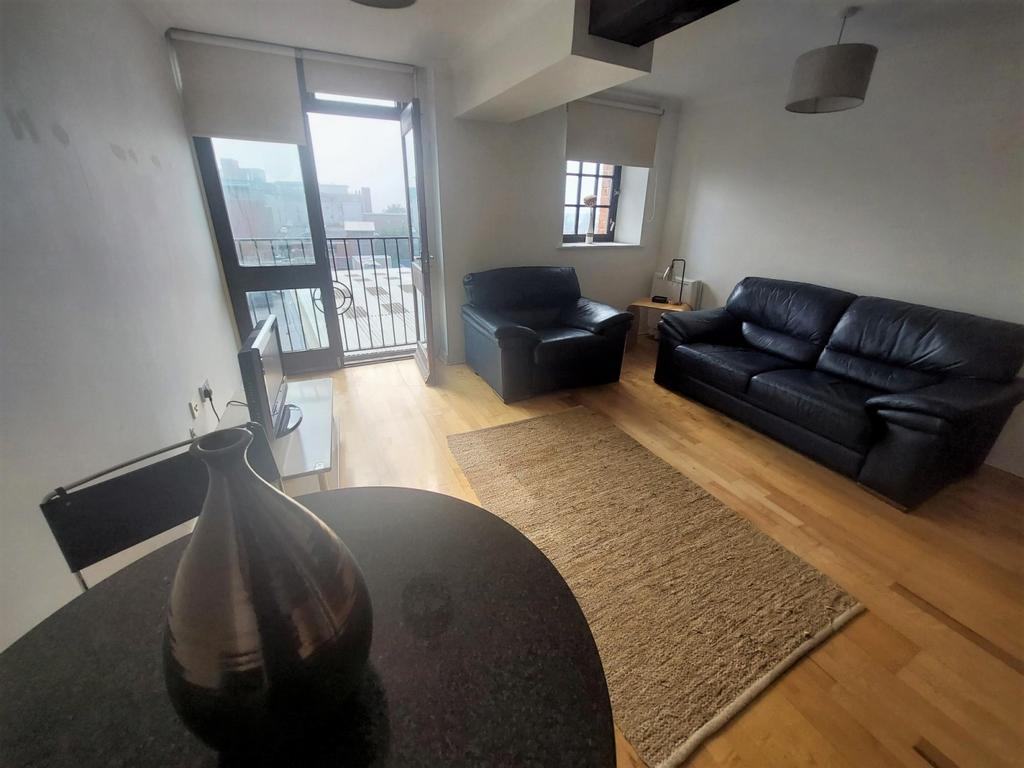 Stylish One Bedroom Marina Apartment for Sale