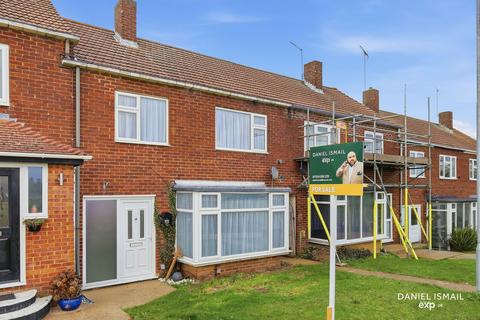 3 bedroom terraced house for sale - Takely End, Basildon SS16
