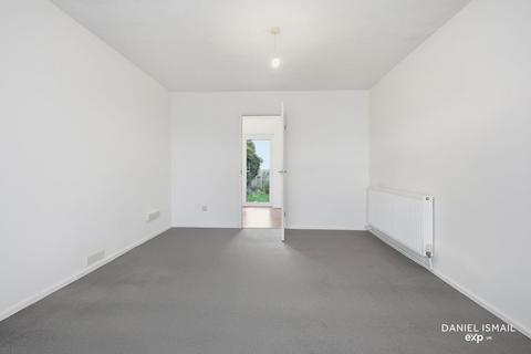 3 bedroom terraced house for sale, Takely End, Basildon SS16
