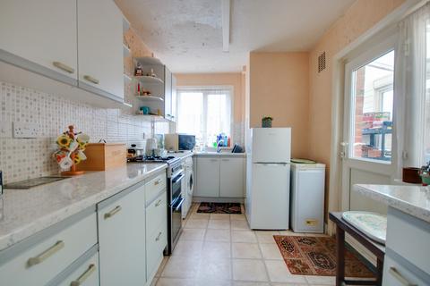 3 bedroom semi-detached house for sale, ITCHEN! NO CHAIN! POTENTIAL TO IMPROVE! BEAUTIFUL GARDEN!