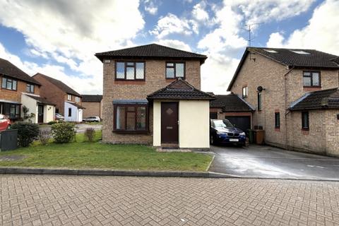 3 bedroom terraced house to rent, Dairymans Walk, Guildford GU4