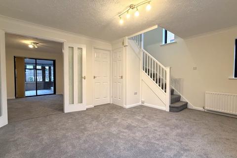 3 bedroom terraced house to rent, Dairymans Walk, Guildford GU4
