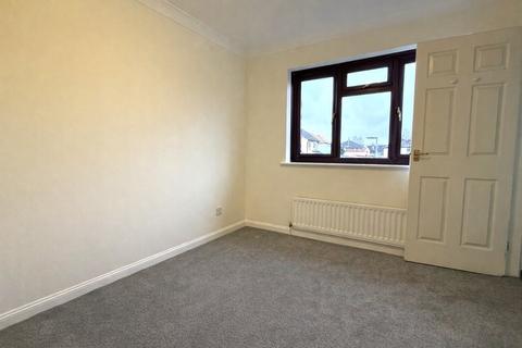 3 bedroom terraced house to rent, Dairymans Walk, Guildford GU4
