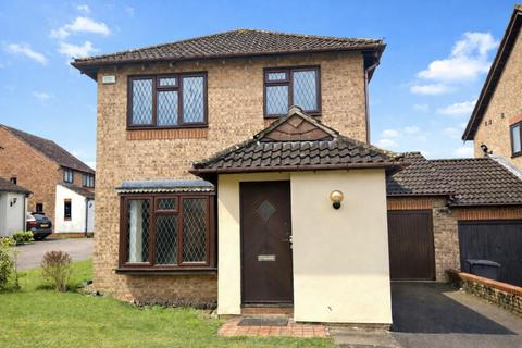 3 bedroom terraced house to rent, Dairymans Walk, Guildford GU4
