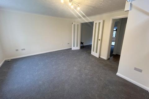 3 bedroom terraced house to rent, Dairymans Walk, Guildford GU4