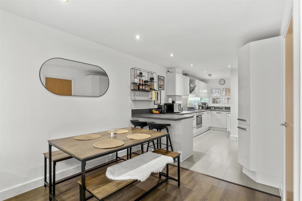 97 Chequers Ave, HP11 1 GP-9.jpg