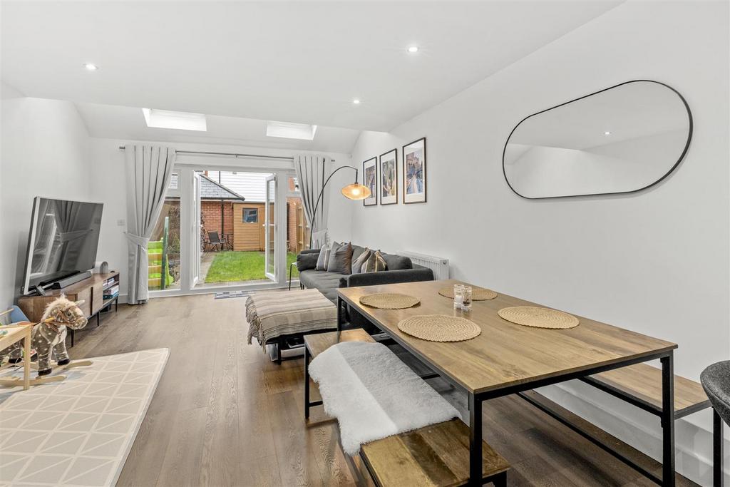 97 Chequers Ave, HP11 1 GP-8.jpg