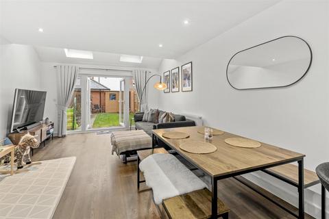 4 bedroom terraced house for sale, Chequers Avenue, High Wycombe HP11
