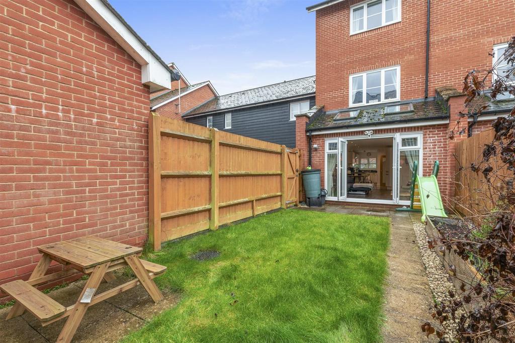 97 Chequers Ave, HP11 1 GP-12.jpg