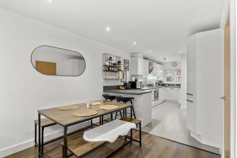4 bedroom terraced house for sale, Chequers Avenue, High Wycombe HP11