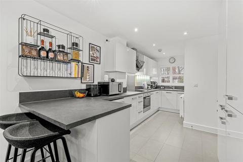 4 bedroom terraced house for sale, Chequers Avenue, High Wycombe HP11