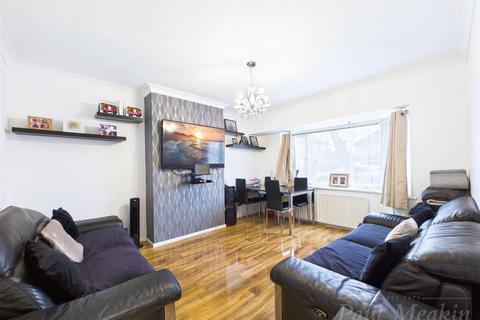 2 bedroom maisonette for sale, Redstart Close, New Addington, Croydon