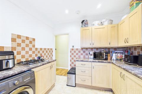 2 bedroom maisonette for sale, Redstart Close, New Addington, Croydon