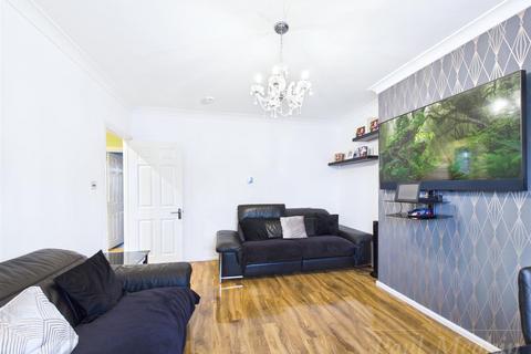 2 bedroom maisonette for sale, Redstart Close, New Addington, Croydon