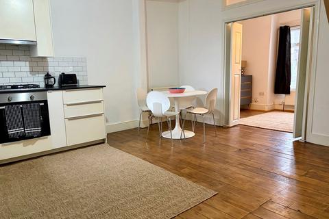 2 bedroom apartment for sale, Argyle Avenue, Hounslow, TW3
