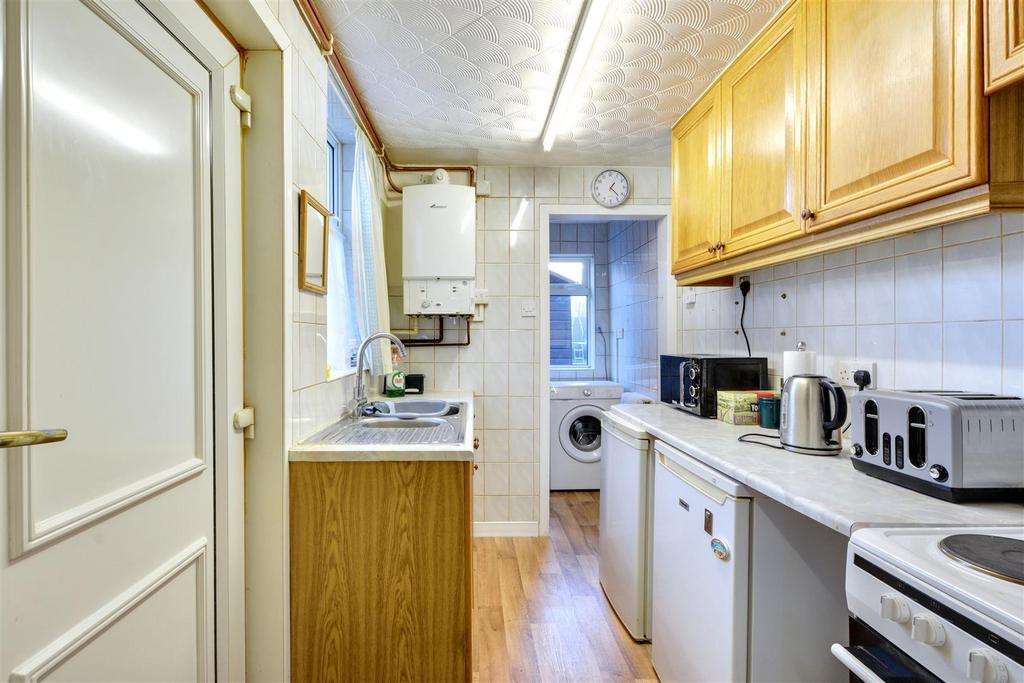 Kitchen 1.jpeg