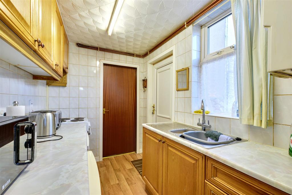 Kitchen 2.jpeg