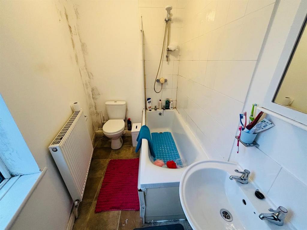 Bathroom / WC: