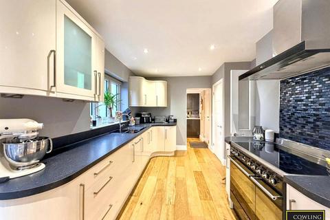 3 bedroom semi-detached house for sale, Tye Common Road, Billericay
